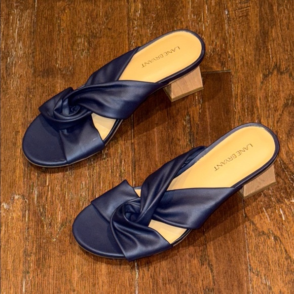 NWT!! Size 9W Lane Bryant Navy Satin Mules - Picture 12 of 13